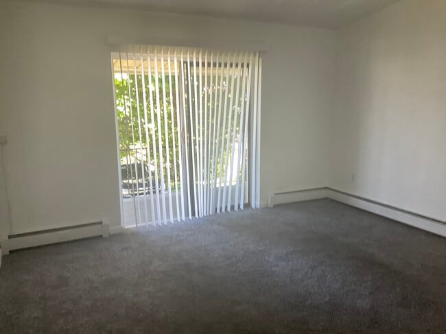 Building Photo - 3602 16th St Unit One bedroom 02