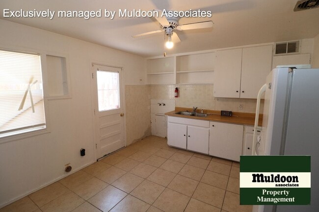 Photo - 2561 Camellia St