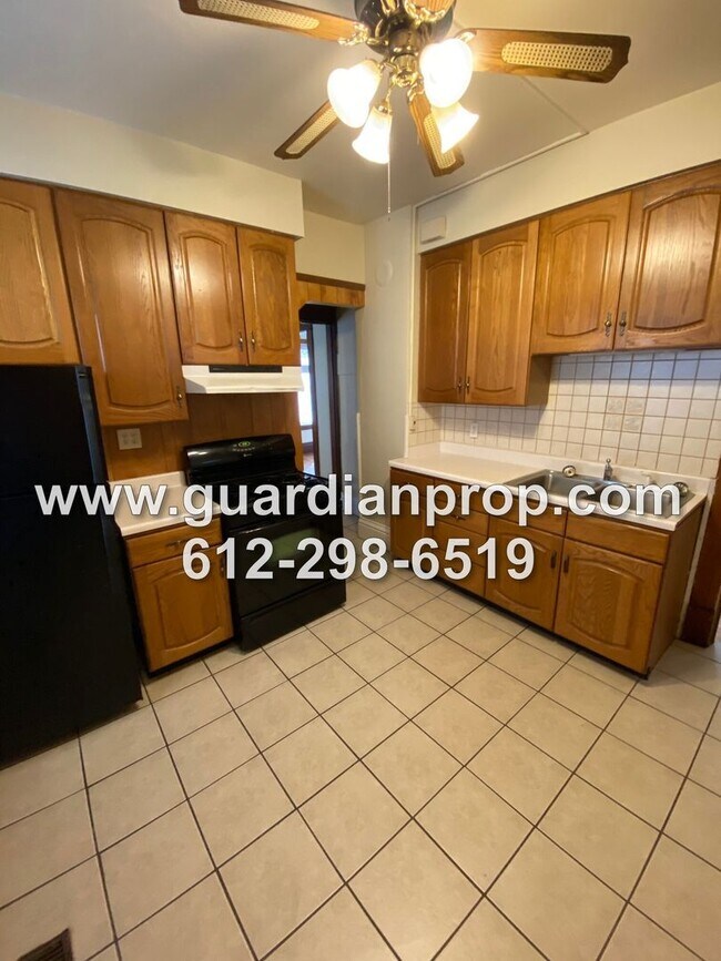 Photo - House Close to U of M Available Now, Hardw...