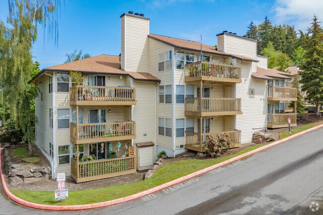 Primary Photo - The Village at Newport