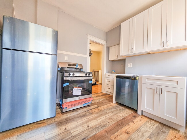 Building Photo - 1844 W Grace St Unit #2E