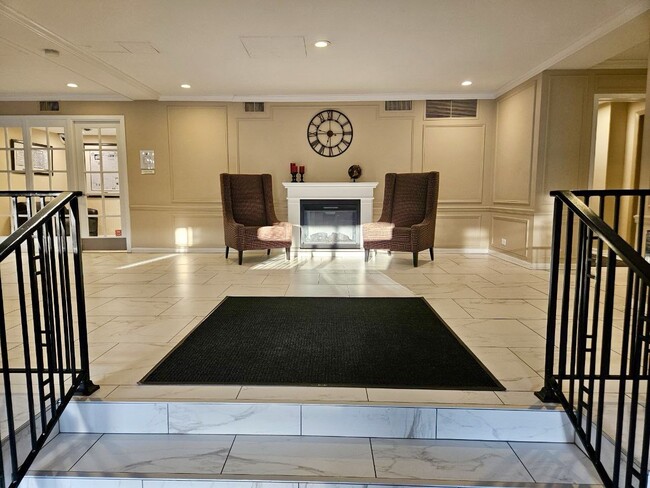 Lobby - 2909 N Sheridan Rd Unit 609