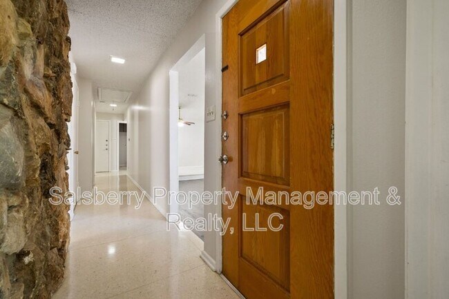 Photo - 4913 Westlake Dr
