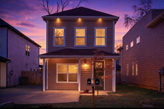 Photo - 2140 18th Ave N