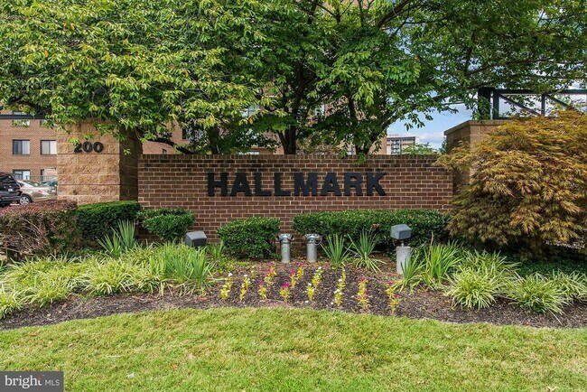 Building Photo - 200 N Pickett St Unit 513