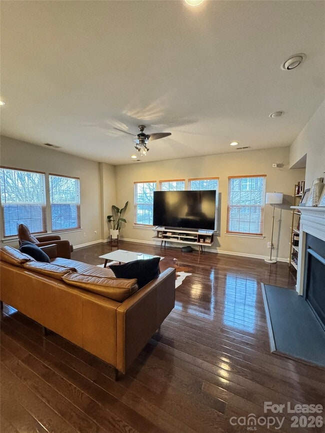 Photo - 280 W Bland St