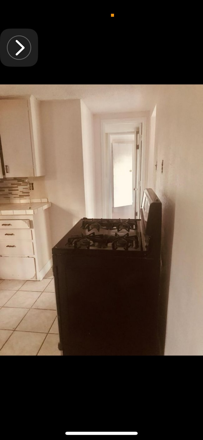 Photo - 223 W McGee St