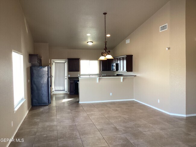 Photo - 5914 Speyside Dr