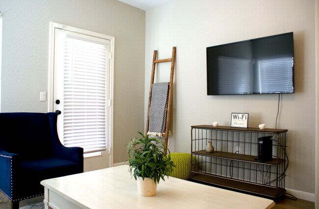 Photo - 525 N Miller Rd