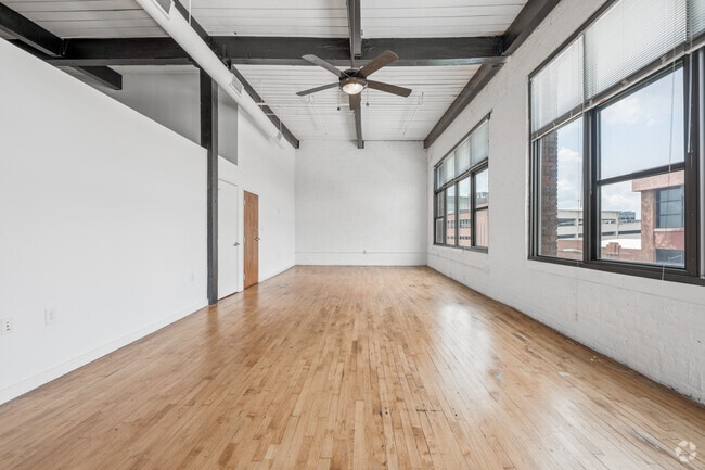 1BR, 1BA - 1,150SF - Living Room