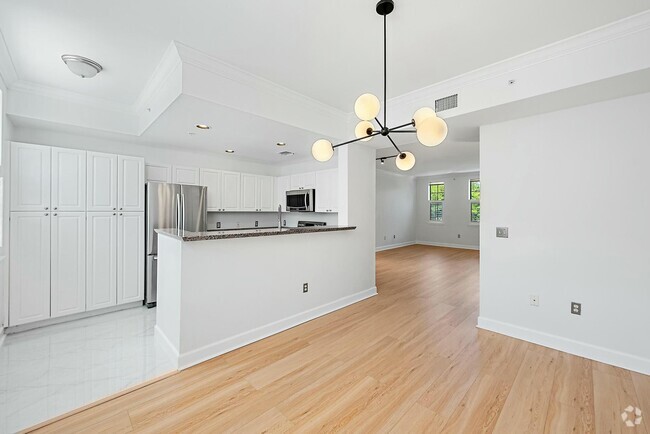 Building Photo - 634 Fern St Rental