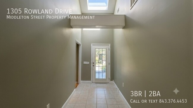 Photo - 1305 Rowland Dr