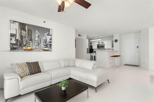 Photo - 19555 E Country Club Dr Unidad 8208