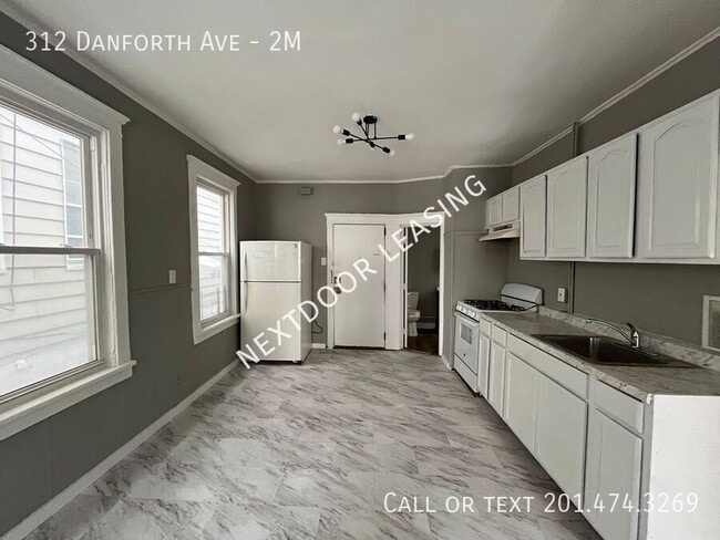 Photo - 312 Danforth Ave Unit 2M