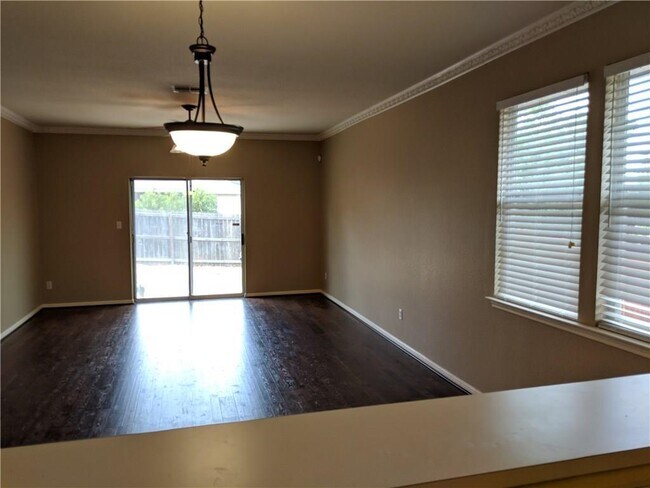 Photo - 132 Oxford Dr