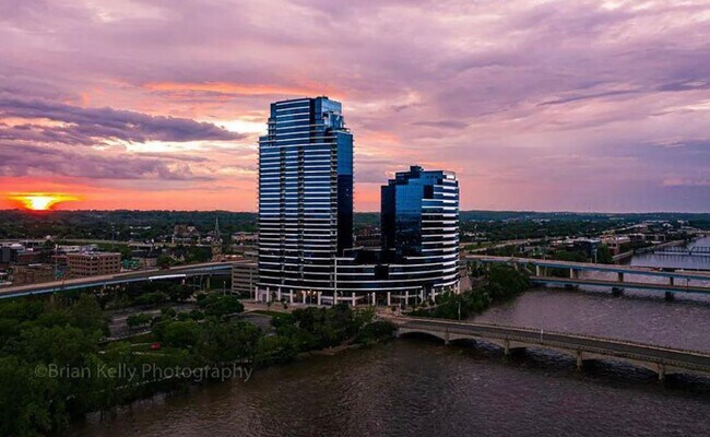 335 Bridge St NW Unidad 1502