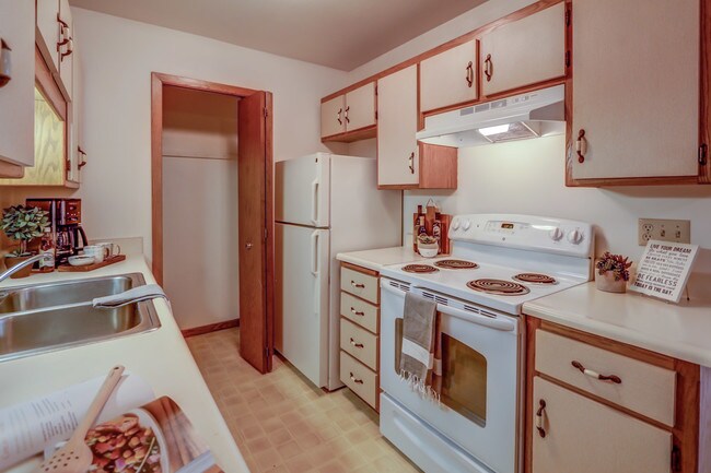 Photo - Tree Lane Park Apartments