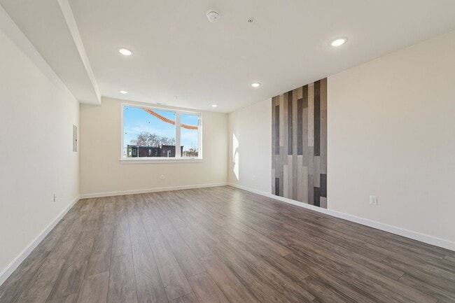 Photo - 4276 Parkside Ave Unit 2