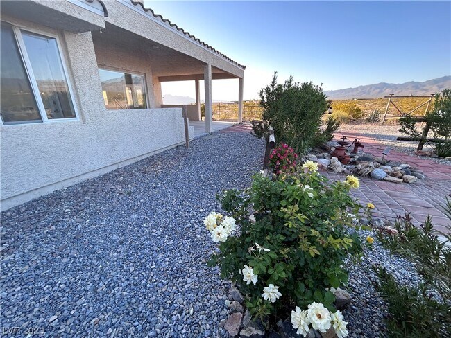 Photo - 2341 Lynn Way