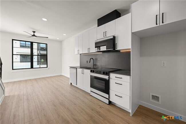 Photo - 634 Central Pkwy Unidad 1201