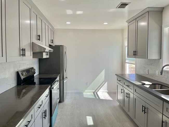 Photo - 21421 Rizzo Ave