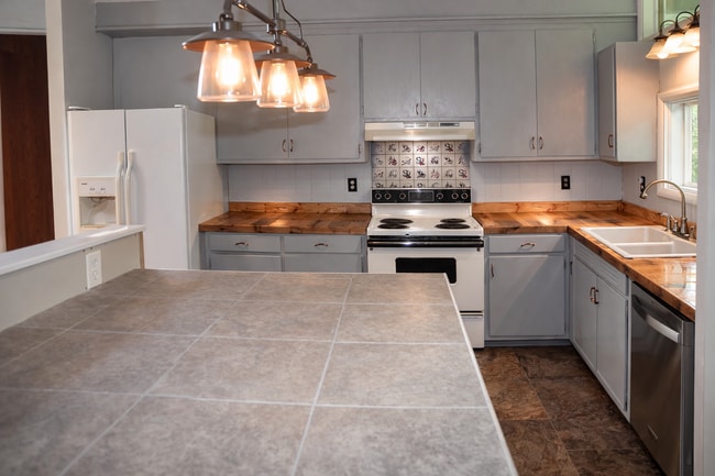 Photo - 218 Hillside Dr