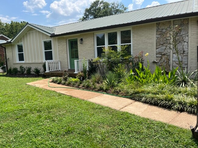 Building Photo - 623 Dunston Dr Rental
