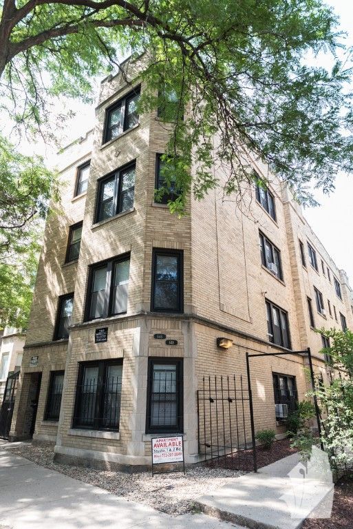 Building Photo - 646 W Roscoe St