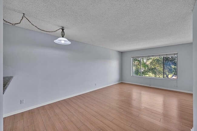 Photo - 906 Twin Lakes Dr Unidad 8-j