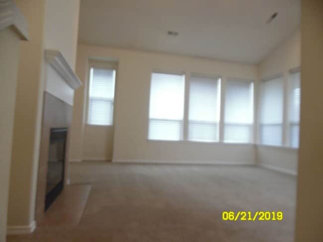 Photo - 325 NW Cypress St