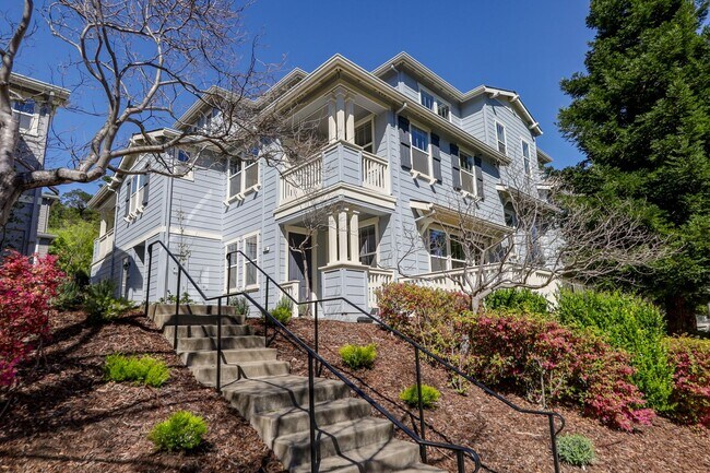 Photo - 3 Bed / 2.5 Bath beautiful end unit townhome with tons of upgrades. YouTube Tour!!