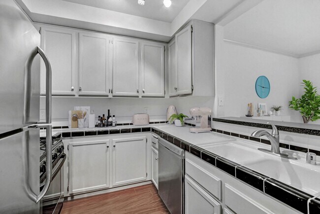 Photo - 311 S. Swall Drive Apartments