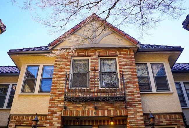 Building Photo - Stunning 2-Bed Townhouse in Goose Hollow B... Unit 217
