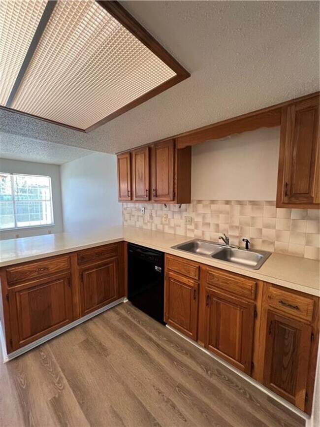 320 S 11th Pl