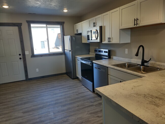 Kitchen - 812 E 5th St Unit #2