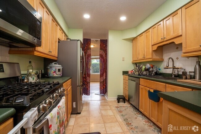 Building Photo - 16 Thoreau Dr Rental