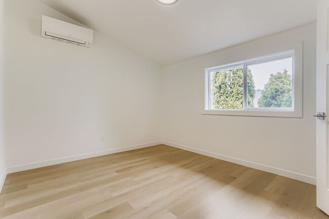 Photo - 5021 SE Haig St