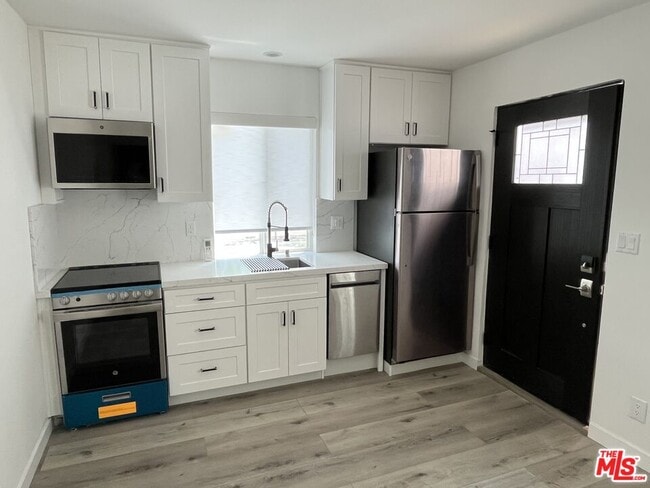 Photo - 5901 1/2 Encino Ave