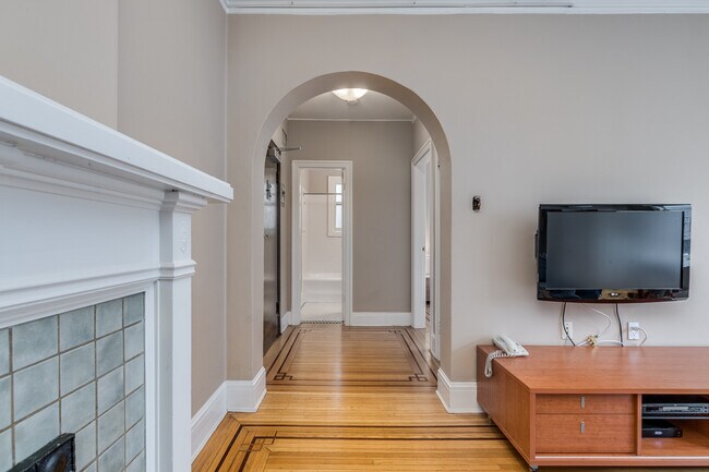 Photo - 935 Jervis St Unit 11