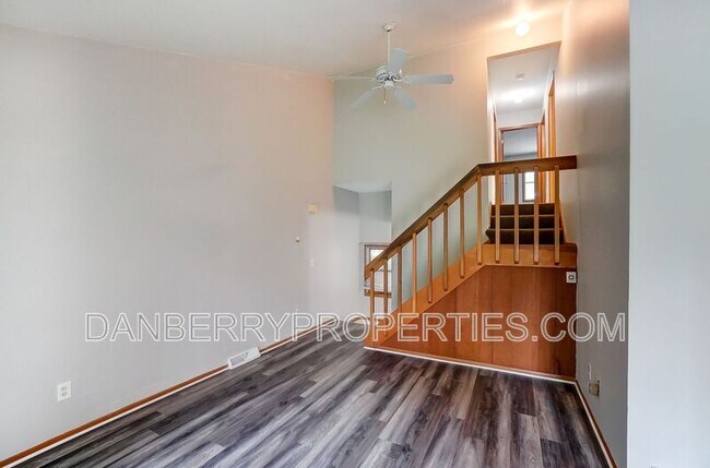 Photo - 3162 Kylemore Rd