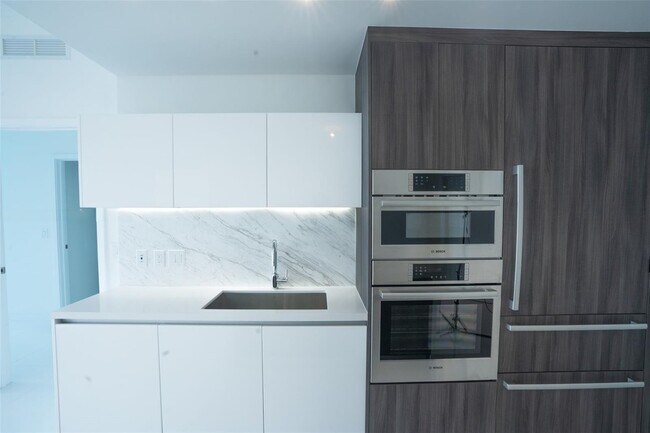 Photo - 851 NE 1st Ave Unit 3908