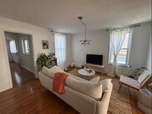 Photo - 17 Pinckney St Apartments Unit 2