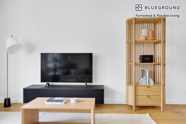 Photo - 279 E 44th St Unit FL21-ID894