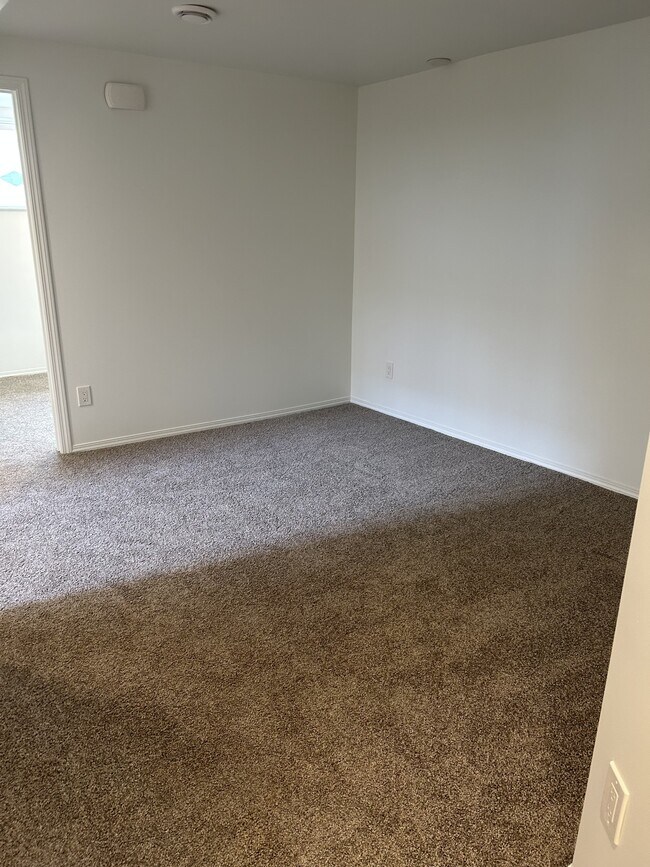 Photo - 11935-11946 46 St NW Unit Bsmt - G4