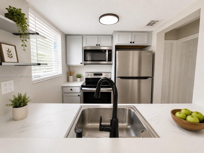 Photo - 313 Country Club Oval Unit 11