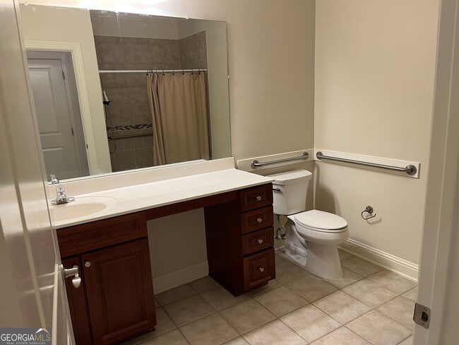 Photo - 3105 Village Blvd SE