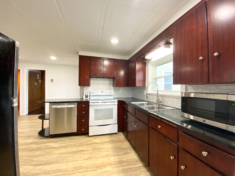 Photo - 987 Cherry St