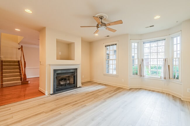 Photo - 513 Rosebush Ln