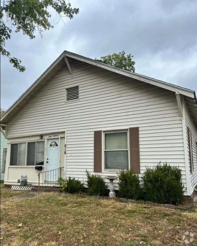 Building Photo - 818 W Locust St Rental
