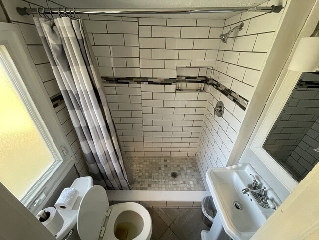 Photo - 410 E Floribraska Ave